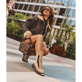 Isolierte flache Wildlederstiefel Beige Palimra 1