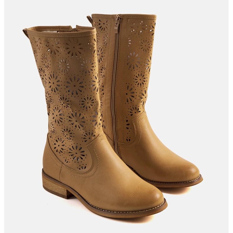 Hellbraune durchbrochene Kinderstiefel von Bitsis beige 1