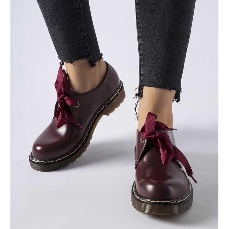 Kastanienbraune Schuhe mit dekorativer Schleife von Rodriguez rot 2