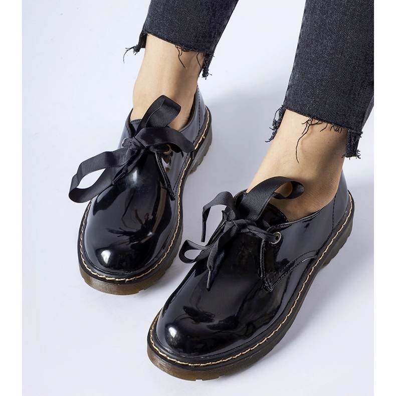 Schwarze Lackschuhe mit Rodriguez-Schleife 1