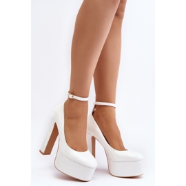 Lackierte Pumps auf massivem Plateau und Stilettoabsatz, White Ninames weiß 1