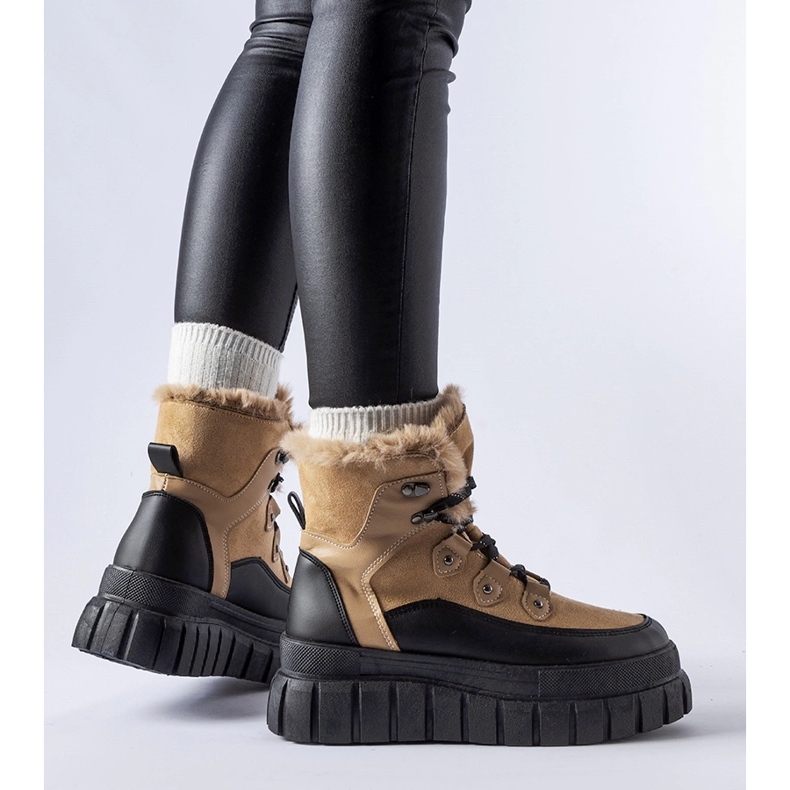 Beige Stiefeletten mit massiver Cervantes-Sohle 1