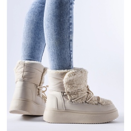 Beigefarbene Schneestiefel auf einer massiven Elvio-Plattform 1