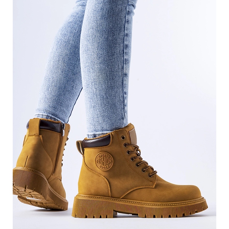 Klassische braune isolierte Tricase-Arbeiter 1