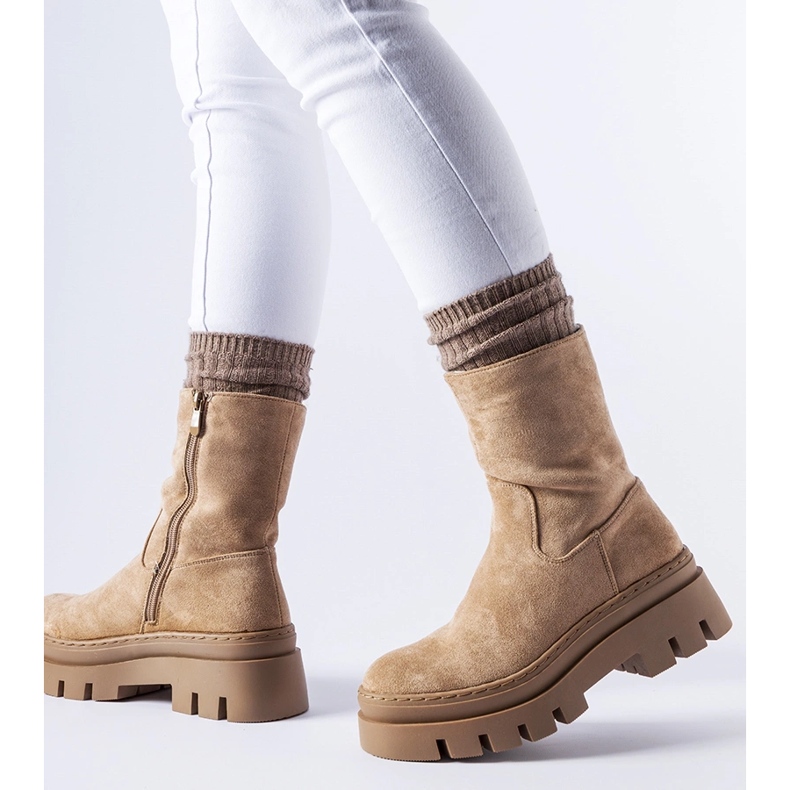 Braune, isolierte Stiefeletten mit massiver Plateausohle in Umber 1