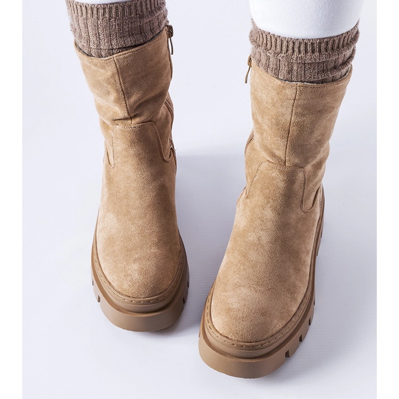 Braune, isolierte Stiefeletten mit massiver Plateausohle in Umber 2