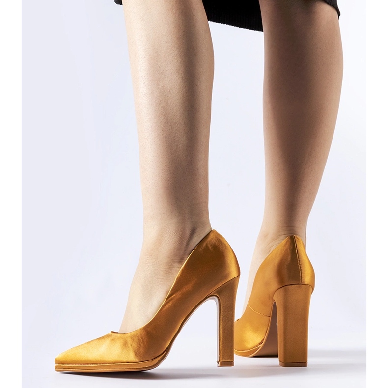 Braune Stiletto-Pumps aus Satin von Rivers 1