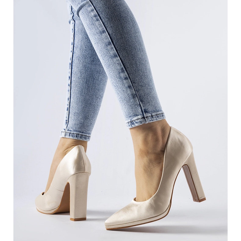 Beige Satin-Stiletto-Pumps von Rivers 1