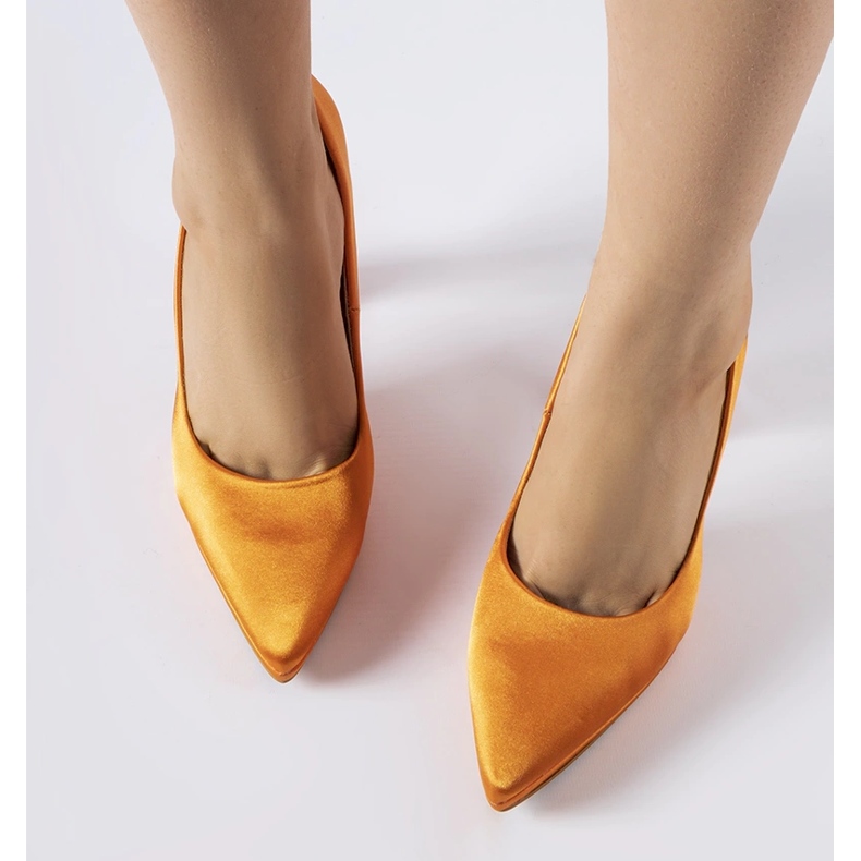 Orangefarbene Satin-Stiletto-Pumps von Rivers 1