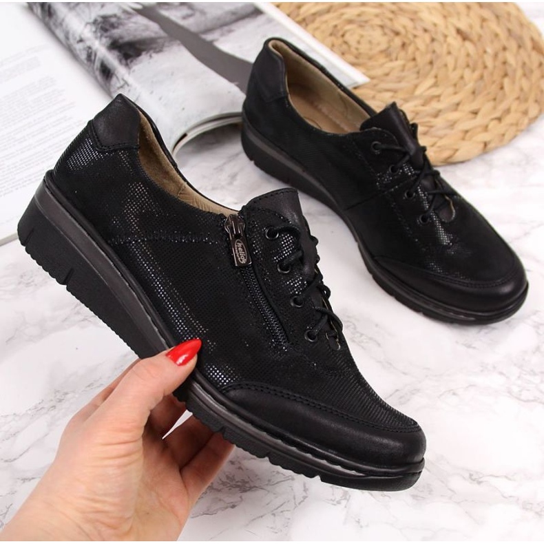 Helios W H334B glänzende Lederschuhe, schwarz 1