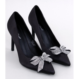 Satinnadeln mit Schleife von Trini Black schwarz 1