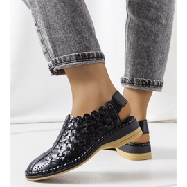 Schwarze, durchbrochene Sandalen von Carvalho 1