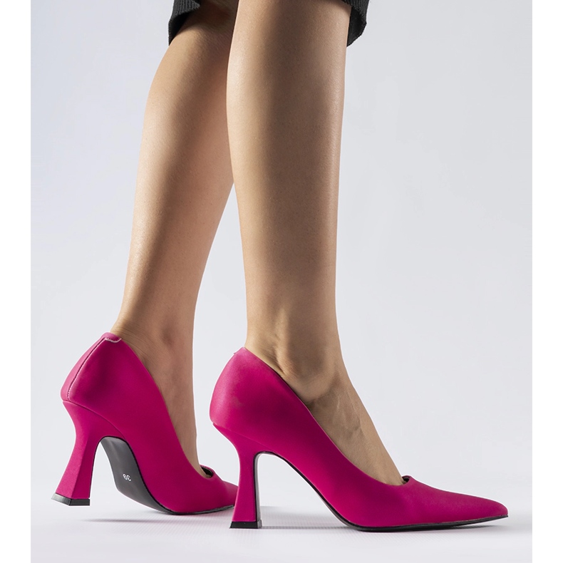 Rosa Tore-Pumps mit asymmetrischem Absatz 1