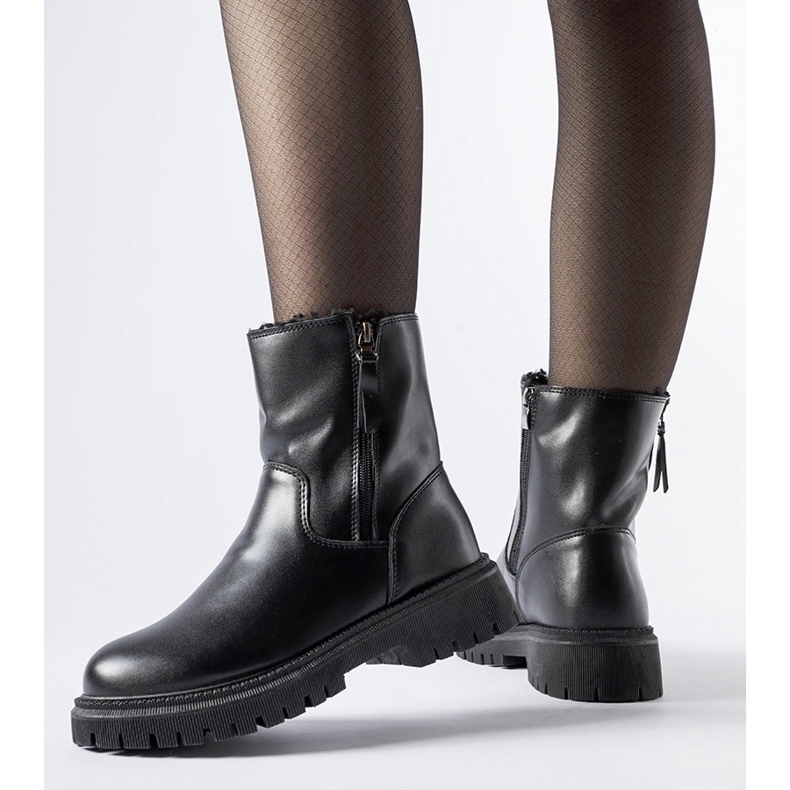 Schwarze isolierte Stiefel mit zwei Papig-Reißverschlüssen 1