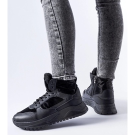 Schwarze isolierte hohe Malles-Sneaker 1