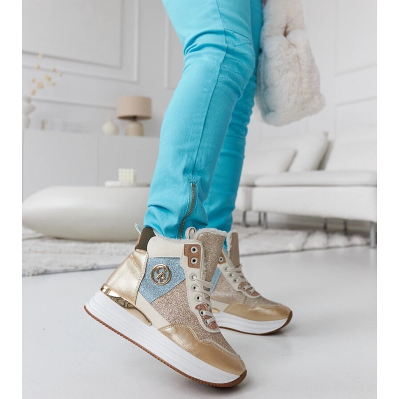 Goldene, isolierte Deleon-Sneaker mit Glitzer 2