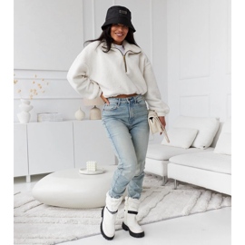 Beige isolierte Damen-Schneestiefel von Pulliam 2