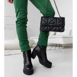 Schwarze Stiefeletten mit niedrigem Absatz und Gürtelschlaufe von Favale 1