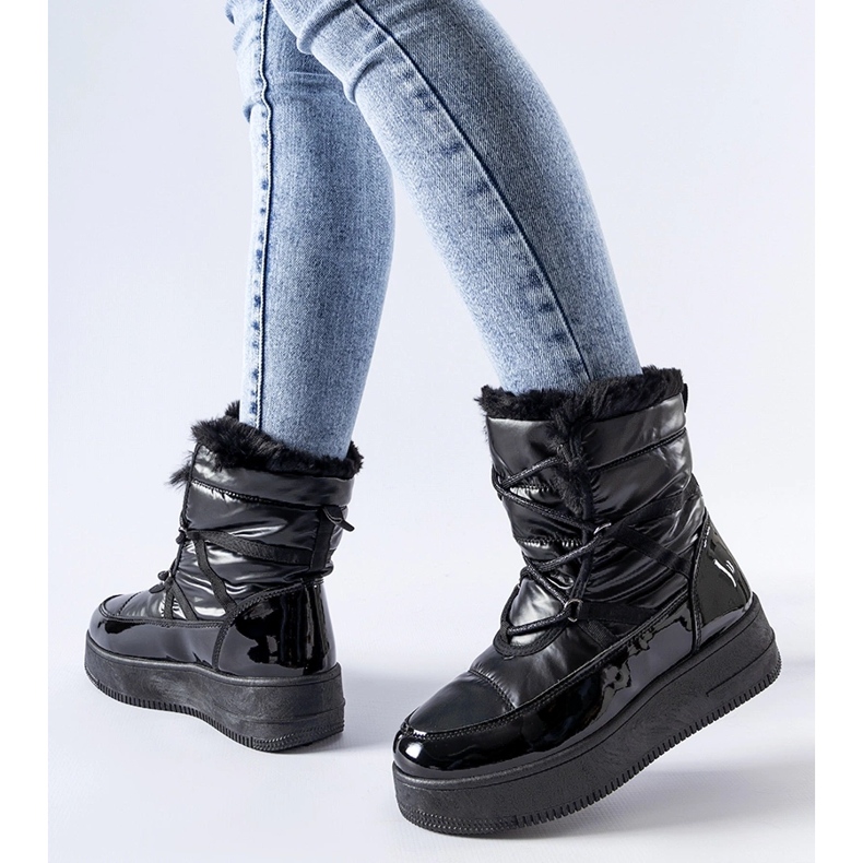 Schwarze, isolierte Harold-Schneestiefel aus Lackleder 1