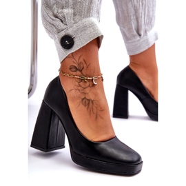 Pumps auf massiven Absätzen in Schwarz 4