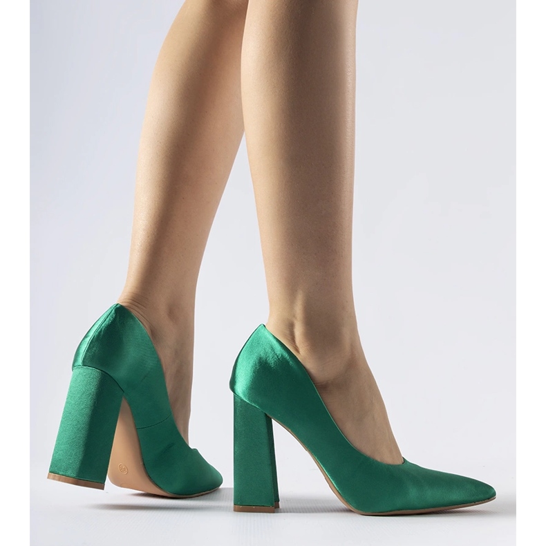 Grüne Satin-Pumps mit hohen Absätzen von Gonzalez 1