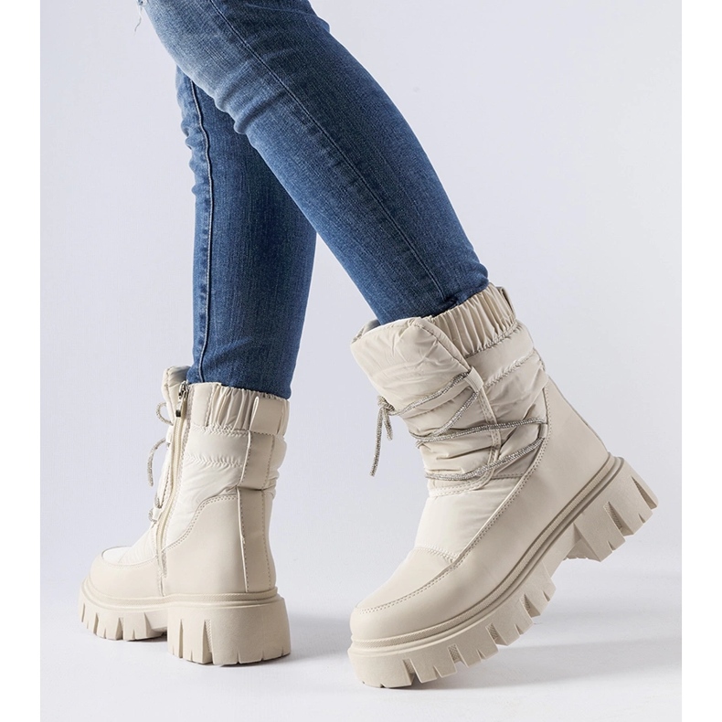 Beige Schneestiefel mit Pettenasco-Strasssteinen 1