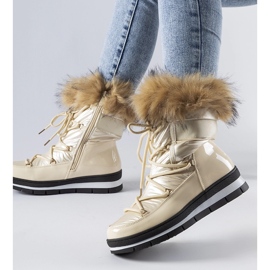 Beige Lack-Schneestiefel mit Schleifenfell 1