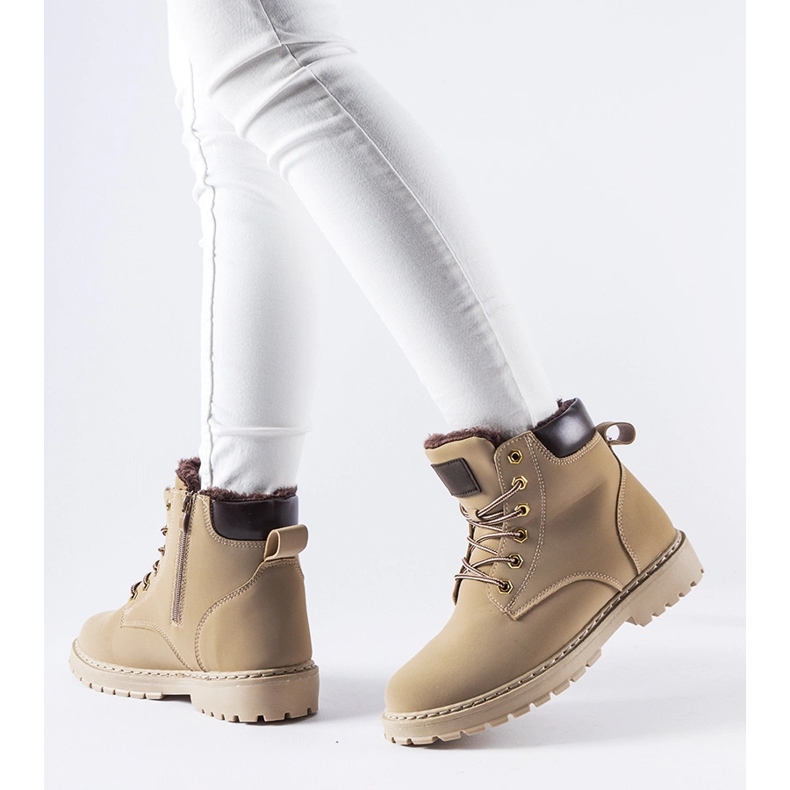 Beige isolierte klassische Leonardo-Arbeiter 1