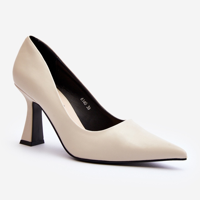 Klassische hellbeige High Heels mit spitzer Zehenpartie von Delimena 1
