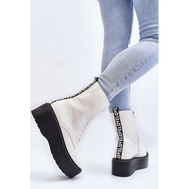 Damenstiefel aus Lackleder mit dicker Sohle, weißes Movana 1