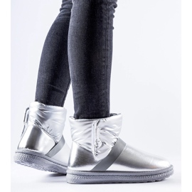 Silber glänzende kurze Schneestiefel von Delaune 1