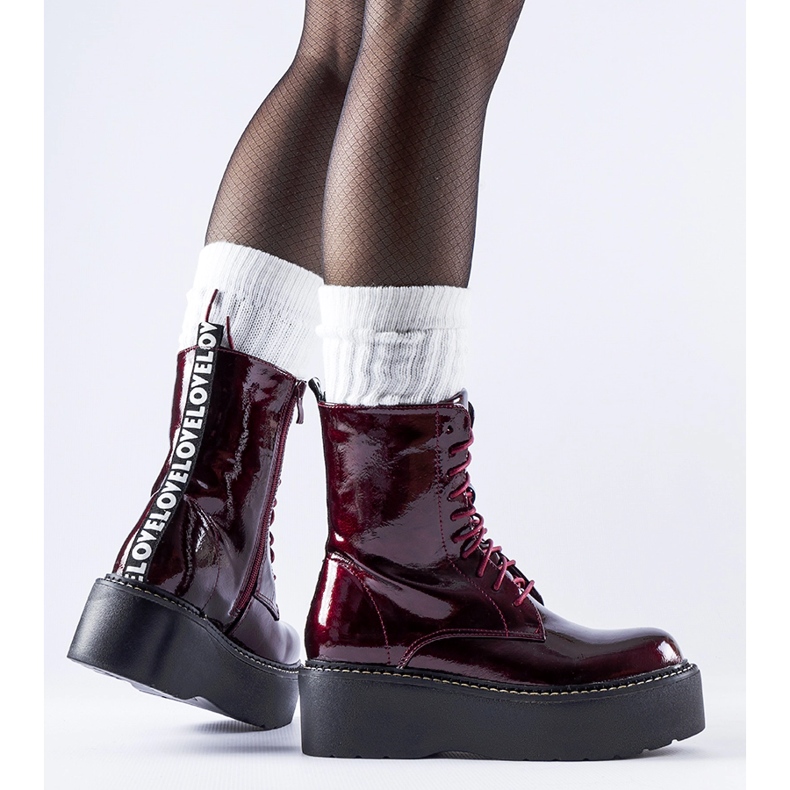 Burgundische Patentarbeiter auf der Leos-Plattform rot 1