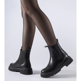 Schwarze, isolierte klassische Edgar-Slip-on-Stiefeletten 1