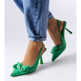 Grüne Pins mit Schleife von Olengo 1