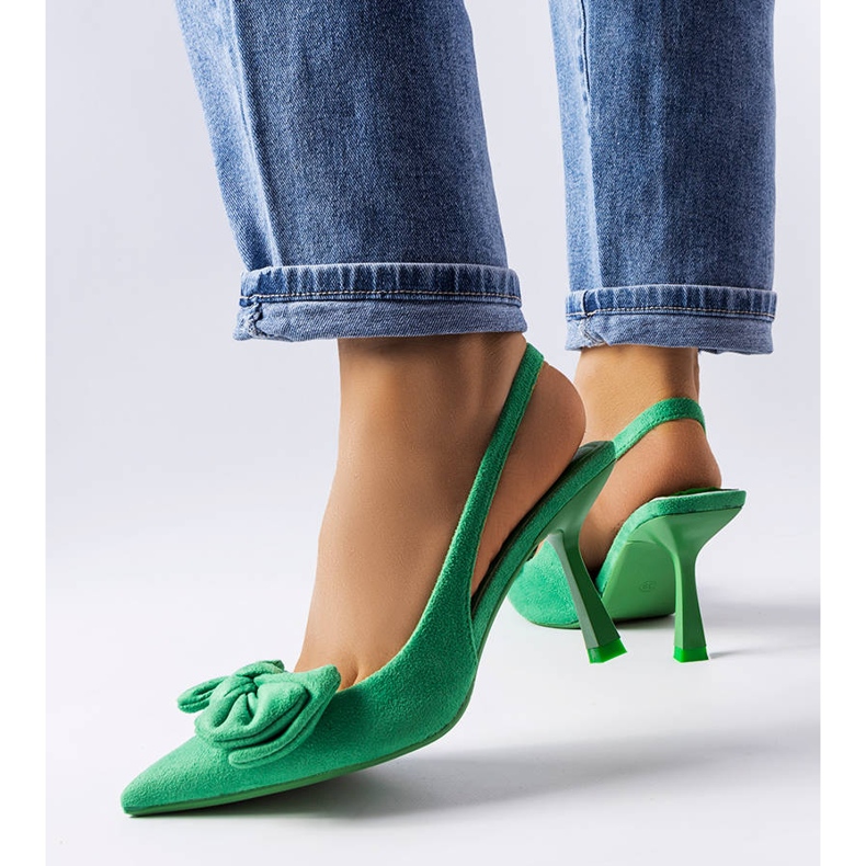 Grüne Pins mit Schleife von Olengo 2