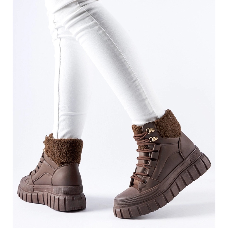 Braune, isolierte Adamsville-Sneaker 1