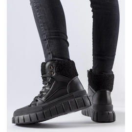 Schwarze, isolierte Adamsville-Sneaker 1