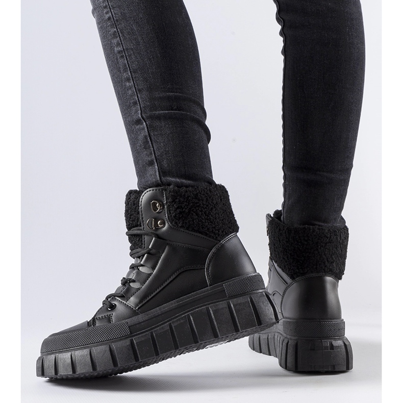 Schwarze, isolierte Adamsville-Sneaker 1