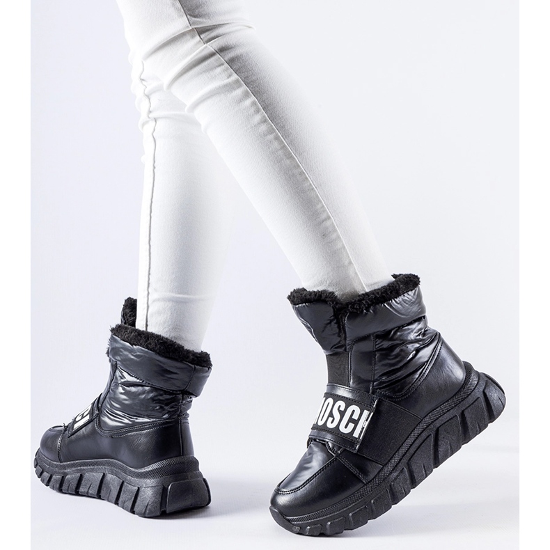 Schwarze, isolierte Schneestiefel mit Bend-Plattform 1