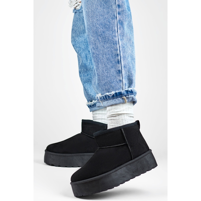 Schwarze Schneestiefel mit dicker Sohle 2