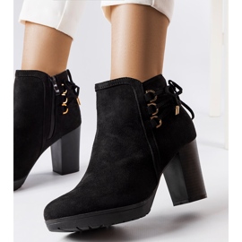 Schwarze Stiefel mit Absatz aus Öko-Wildleder von Poule 2