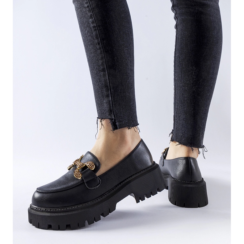 Schwarze Slipper, verziert mit Uzzone-Strasssteinen 1