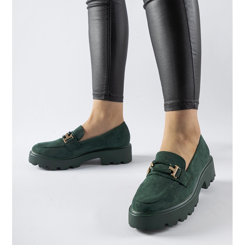 Grüne Mokassins, verziert mit einer Pisa-Schnalle 1