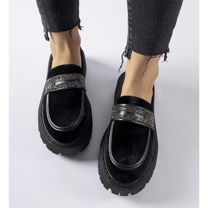 Schwarze Mokassins, verziert mit Longuelo-Strasssteinen 1