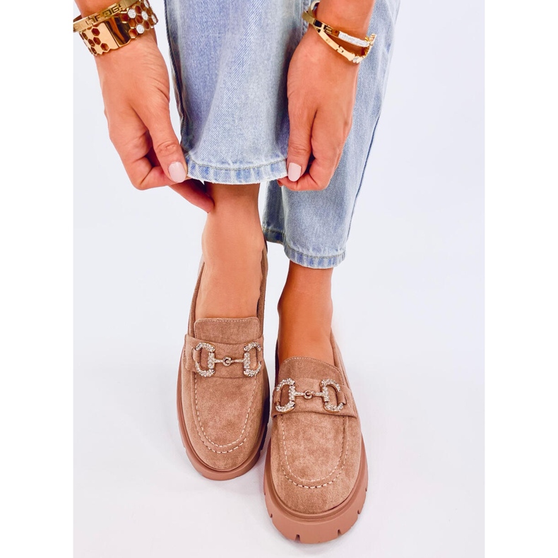 Karins Mokassins aus khakifarbenem Wildleder mit Schnalle beige 1