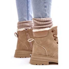 Frauenstiefel mit beige Fell isoliert 2