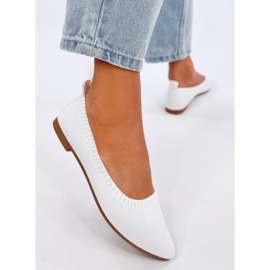 Weiße, durchbrochene Ballerinas von Kreiss 2