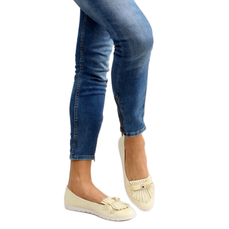 Pastellfarbene Loafer mit gelben Fransen 1