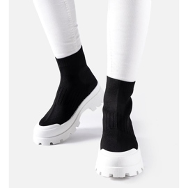 Schwarze Sneakers mit flexiblem Obermaterial von Varden 1