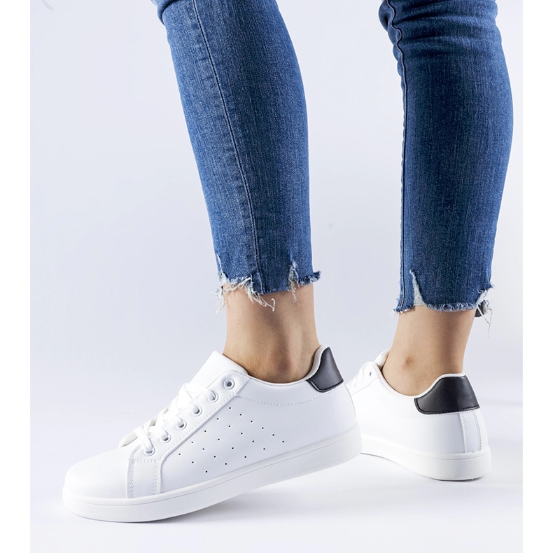 Weiße und schwarze Bourassa-Sneaker 1